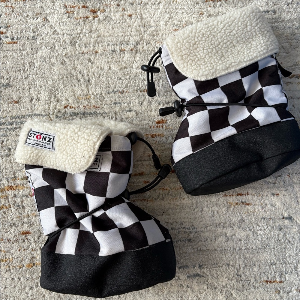 Stonz Kids Checkered Booties size large